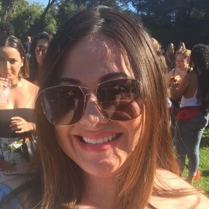 Meet your Posher, April